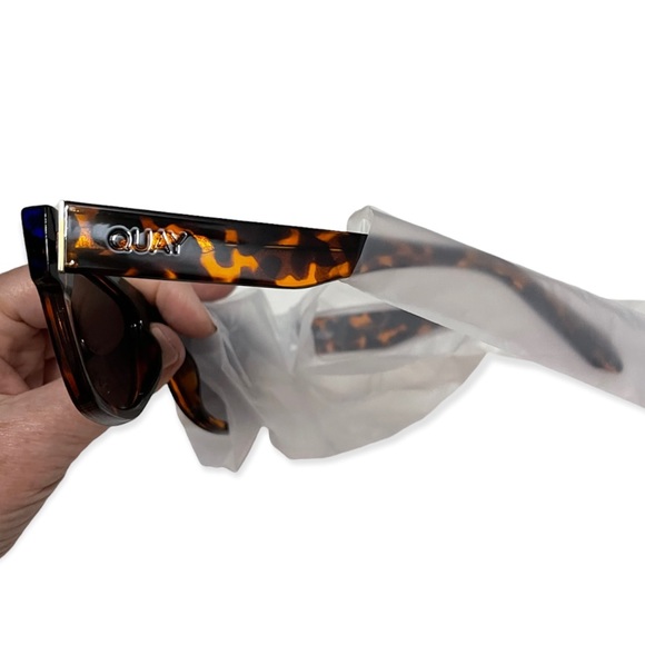 #104 QUAY Makin Moves Sunglasses Polarized Tortoise Frame Smoke Lenses Unisex - Picture 8 of 12